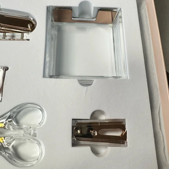 NIB Rose Gold Salt By Sabrina Desk Set - Picture 4 of 12